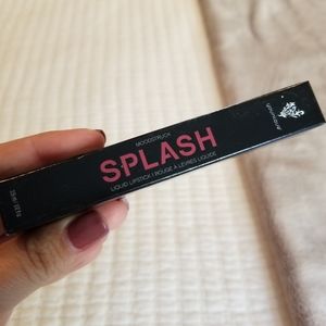 Younique Splash Liquid Lipstick in Sentimental